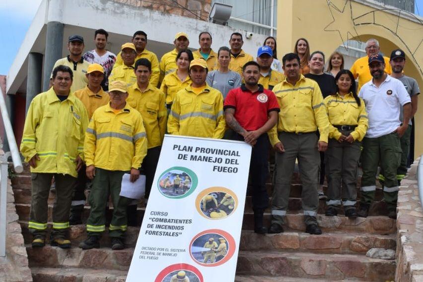 Especialistas brindaron capacitacioacuten a combatientes de incendios forestales en Santiago