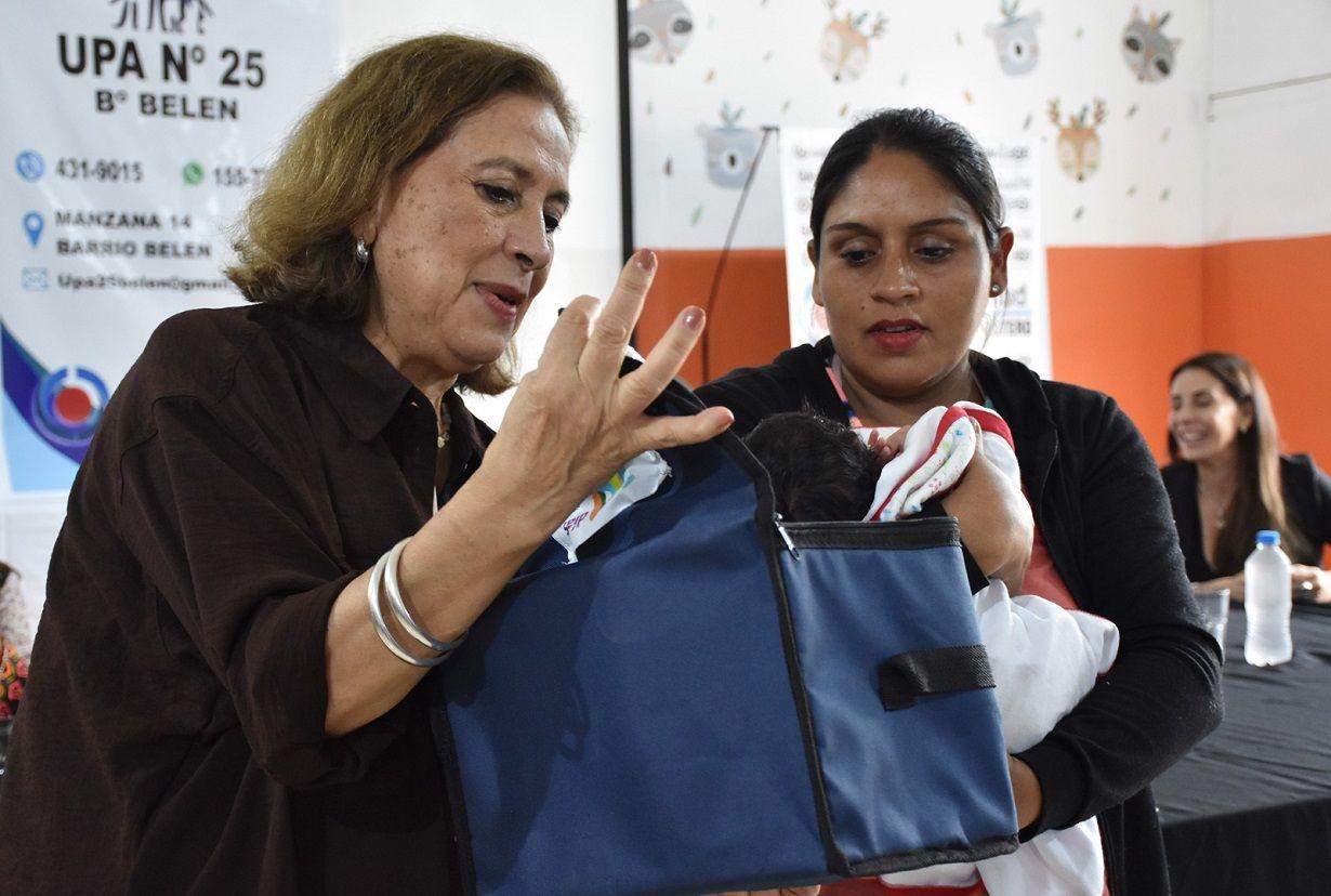 Entregan kits de lactancia para madres de bebeacutes en la UPA Ndeg25 del barrio Beleacuten