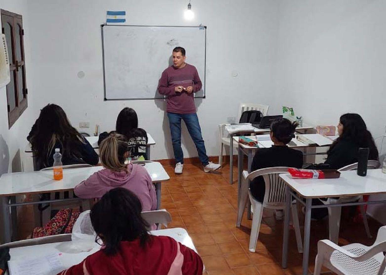 En Loreto brindan apoyo pedagoacutegico gratuito para alumnos universitarios