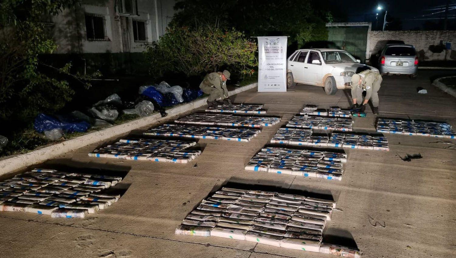 Secuestran maacutes de 800 kg de alcaloide en Santiago para la elaboracioacuten de cocaiacutena