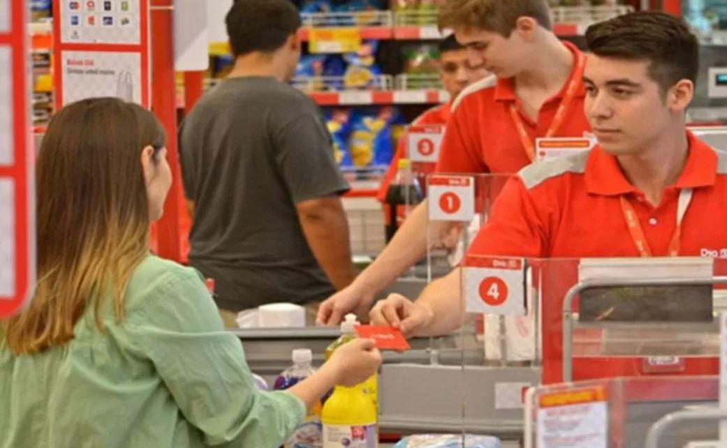 Rige un nuevo aumento para los empleados de comercio- iquestCuaacutento cobran en abril