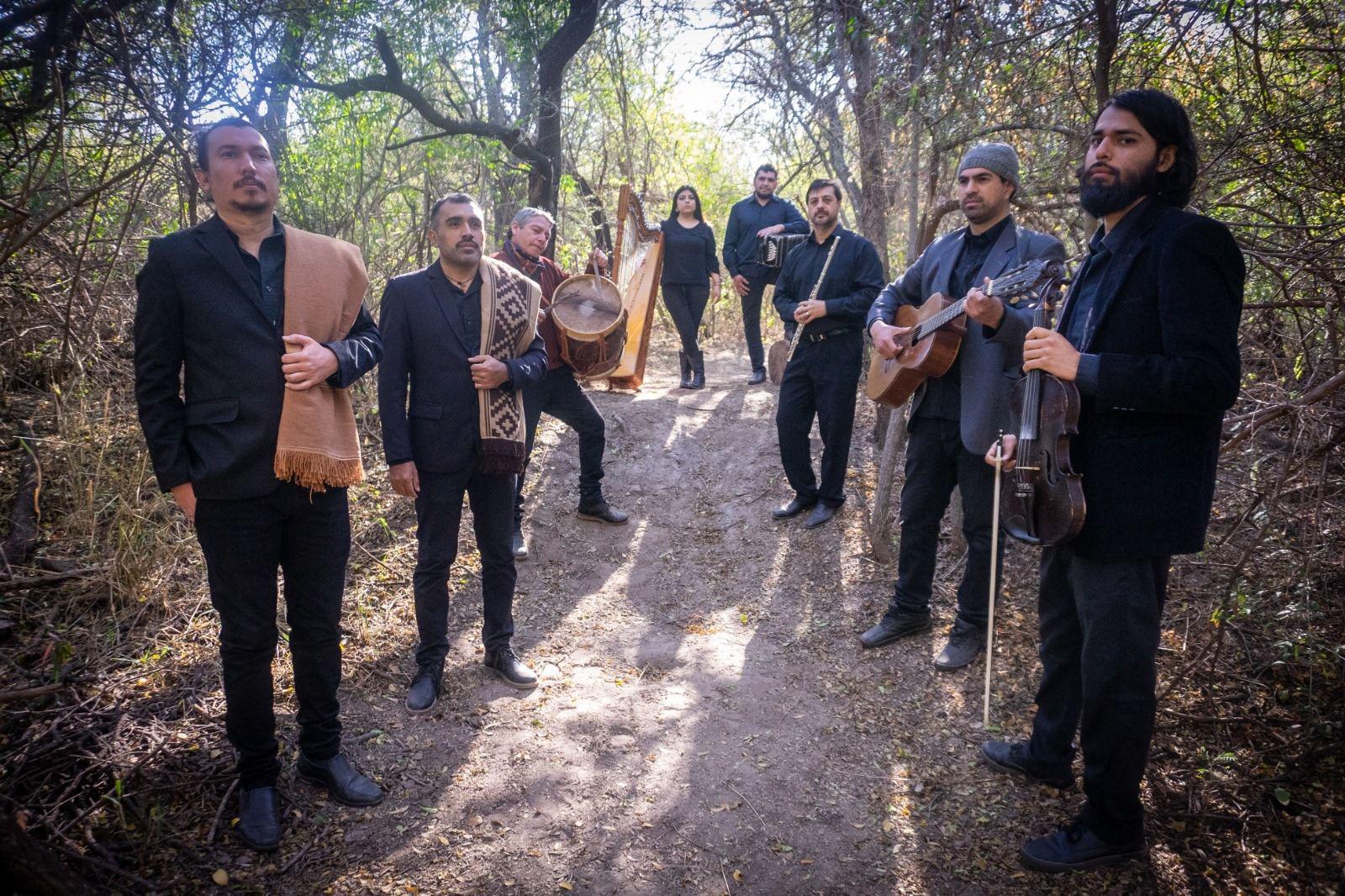 El Duacuteo Carabajal ndash Caacuteceres y La Orquesta Sachera a puro canto nativo en el Parque del Encuentro