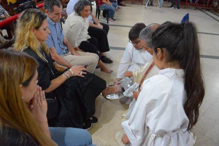 FOTOS  Celebran el Jueves Santo con el tradicional lavado de pies en la iglesia Catedral