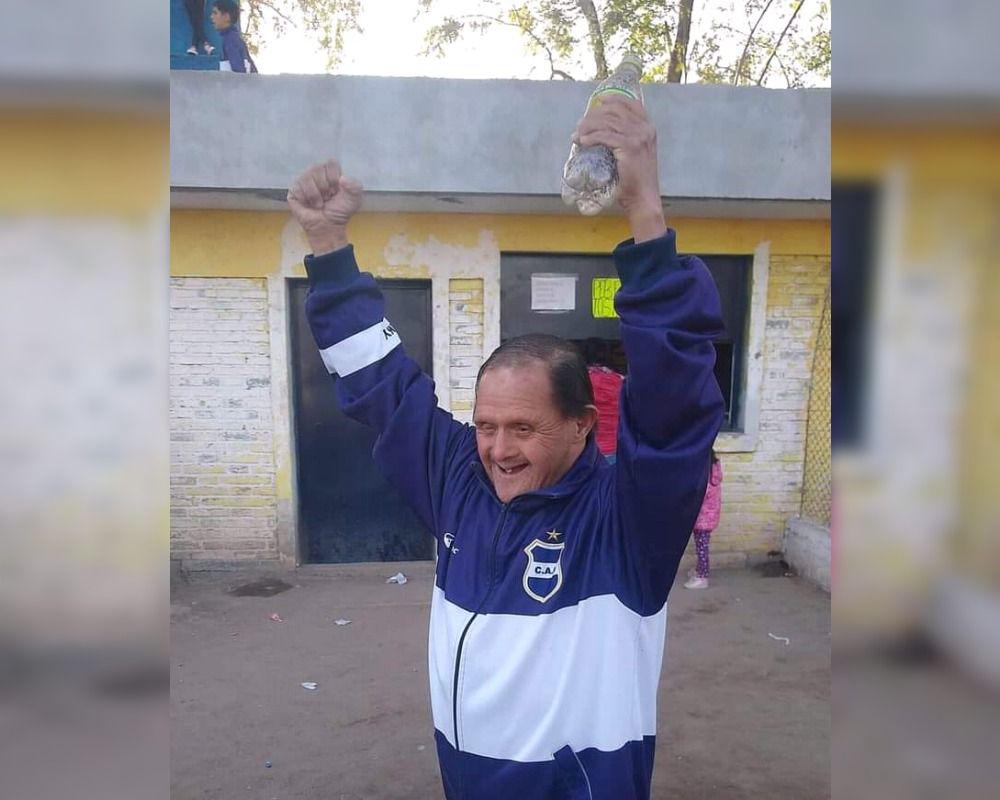 Dolor en el fuacutetbol- murioacute Jorgito Arias el hincha que amaba al Club Atleacutetico Estudiantes