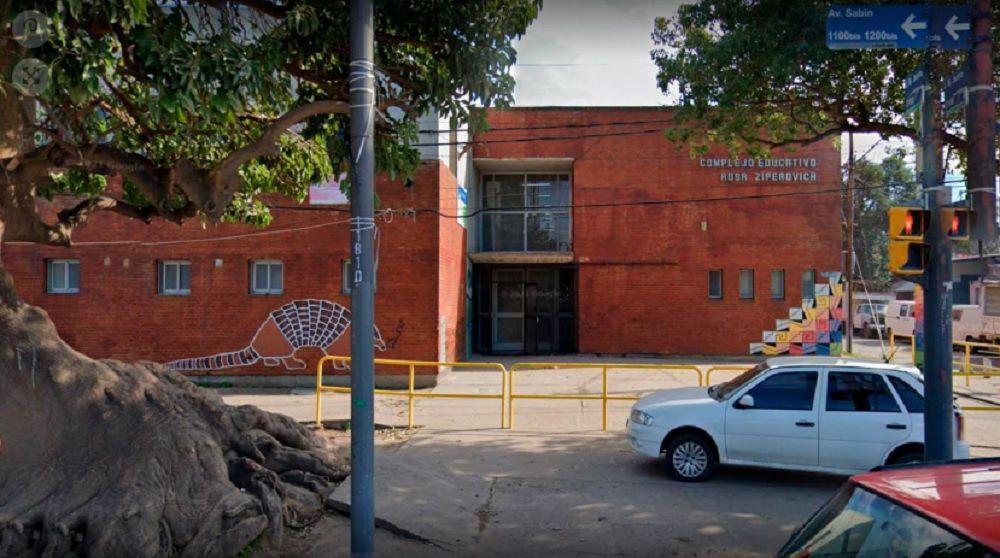 Dos escuelas de Rosario fueron atacadas a balazos y les dejan mafioso mensaje