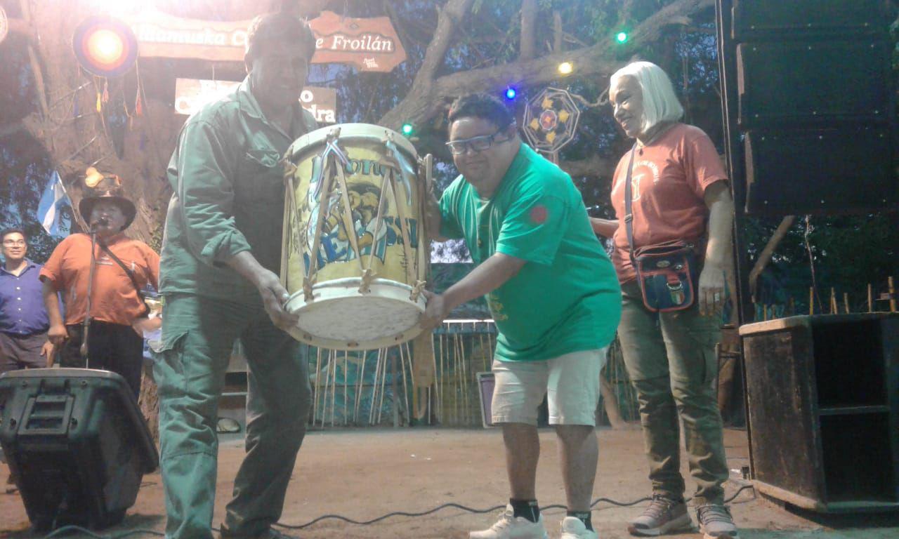 Familiares de un joven con Siacutendrome de Down destacan el gesto altruista del ldquoIndiordquo Froilaacuten y Tere Castronuovo