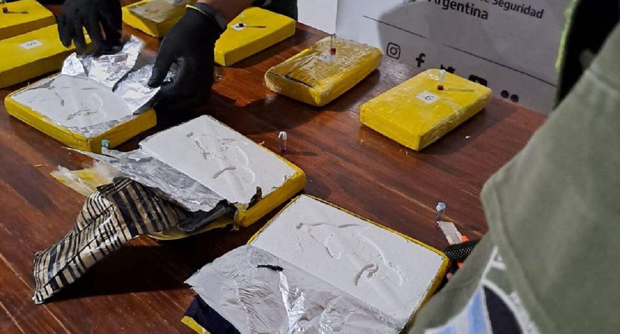 Descubren 10 kilos de cocaiacutena en un colectivo de larga distancia- hay dos sospechosos detenidos