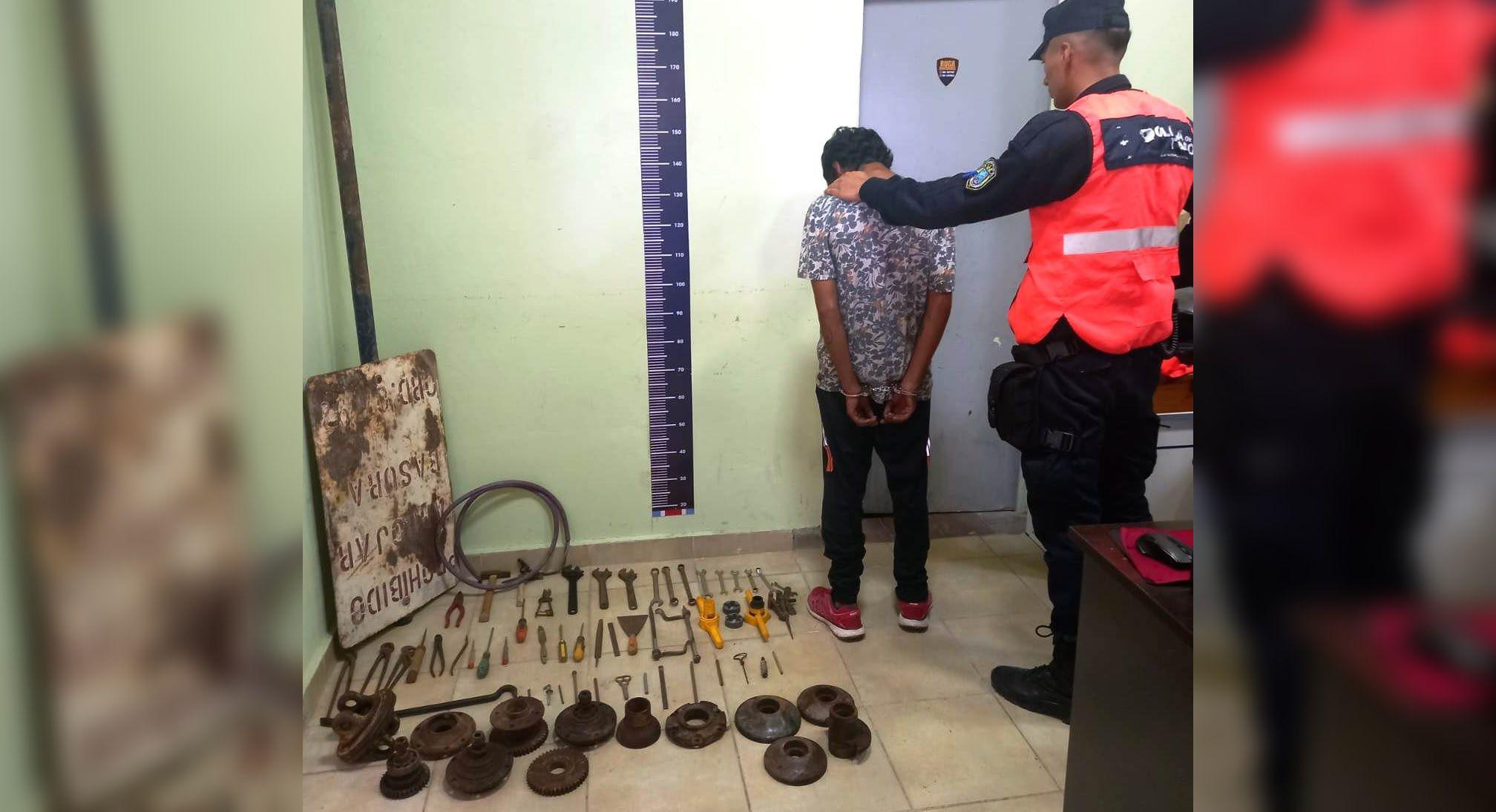 Gracias a la detencioacuten de un joven la policiacutea pudo esclarecer tres hechos delictivos en Clodomira