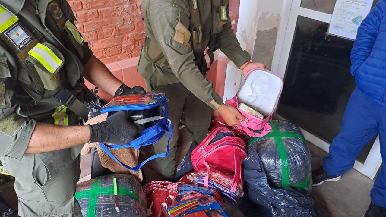 Real Sayana- pasajero de un micro llevaba maacutes de 57 kilos de cocaiacutena ocultos en varias mochilas