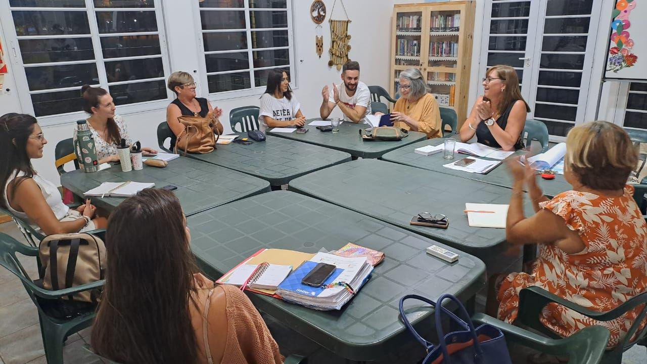 PROPUESTA En su rea Arte y Recreación promueve instancias de encuentro y conversaciones en tertulias