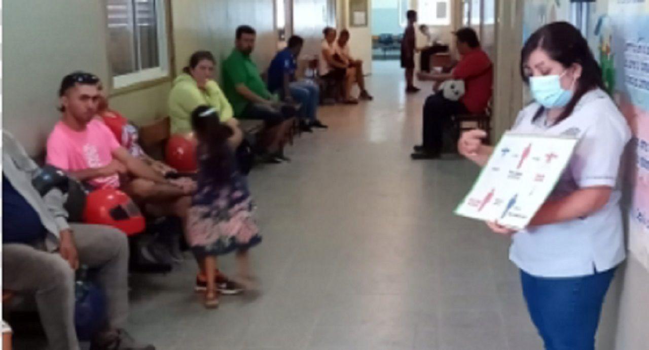 ACTIVIDAD En la sala de espera de los consultorios externos