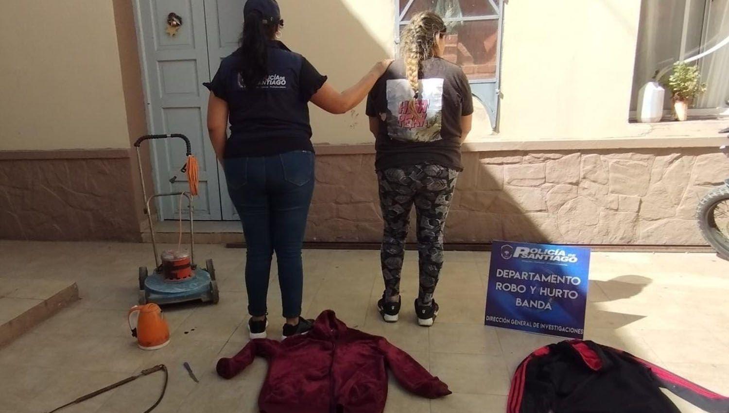 Una bandentildea acusada de robar 75000 y bienes quedoacute presa