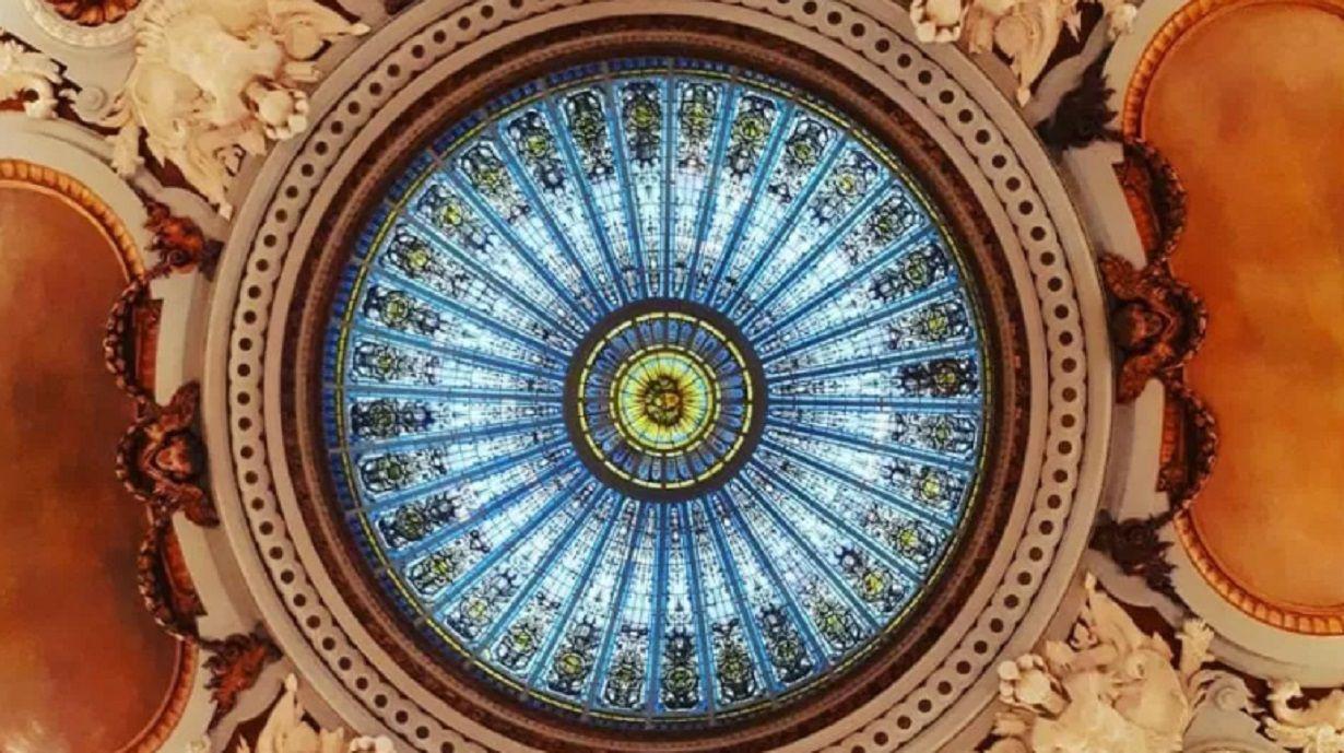 El palacio maacutes lujoso de Buenos Aires- hacen visitas guiadas shows de oacutepera y tango y su esplendor te deja extasiado