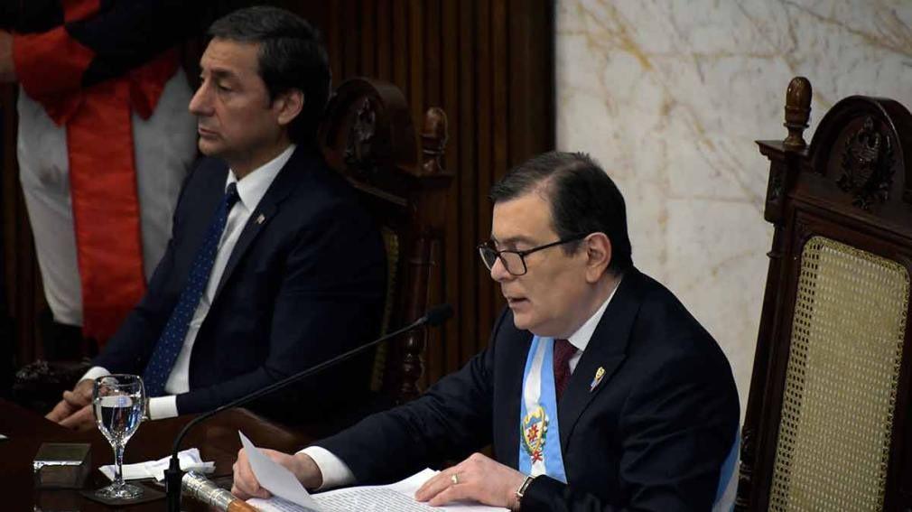 Bono aguinaldo- los empleados puacuteblicos recibiraacuten 150000 en dos cuotas de 75000