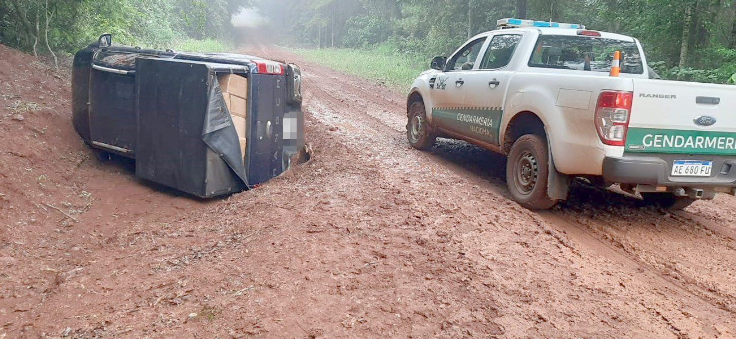 Gendarmeriacutea halla una camioneta abandonada con 15000 paquetes ilegales