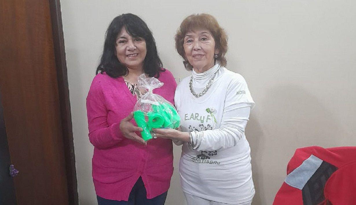 Entregan kits de dispositivos 3D para personas con discapacidad creados por estudiantes