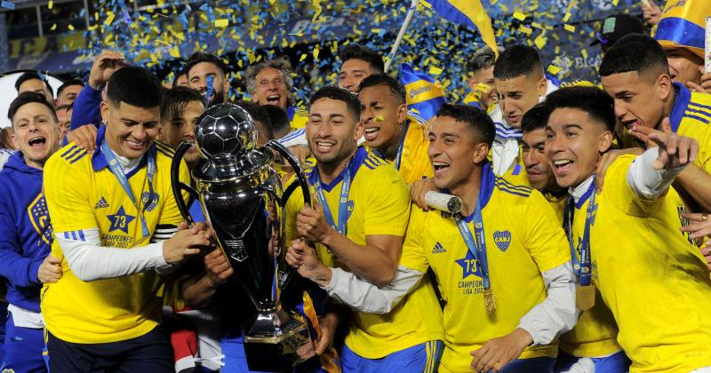 Boca visita a Colo Colo en un duelo de liacutederes en el Monumental