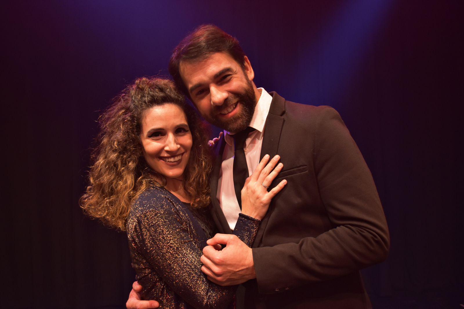 Sofiacutea Aguumlero Petros cantante santiaguentildea regresa a los escenarios con ldquoBurlesquerdquo y con un personaje que hizo Cher en el cine