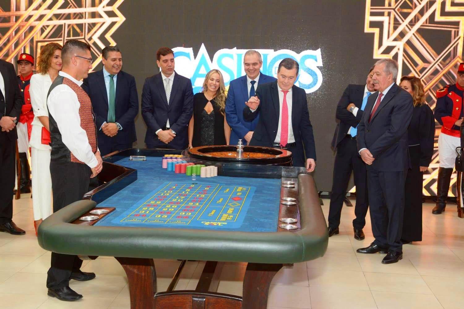 FOTOS  Zamora lanzoacute la primera bola de la temporada de Las Termas 2023 en Casinos del Sol