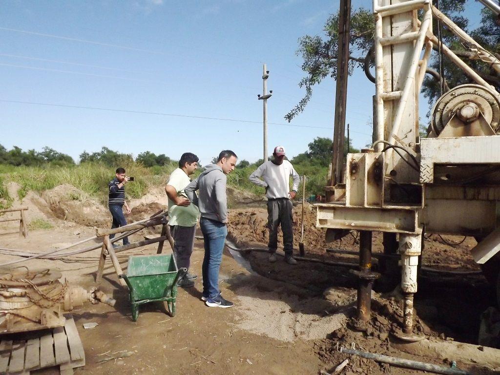 Excavan sendos pozos de agua para mejorar la provisioacuten a Fernaacutendez