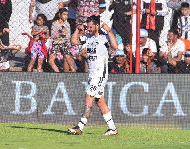 Central Coacuterdoba dejoacute escapar el triunfo ante Barracas