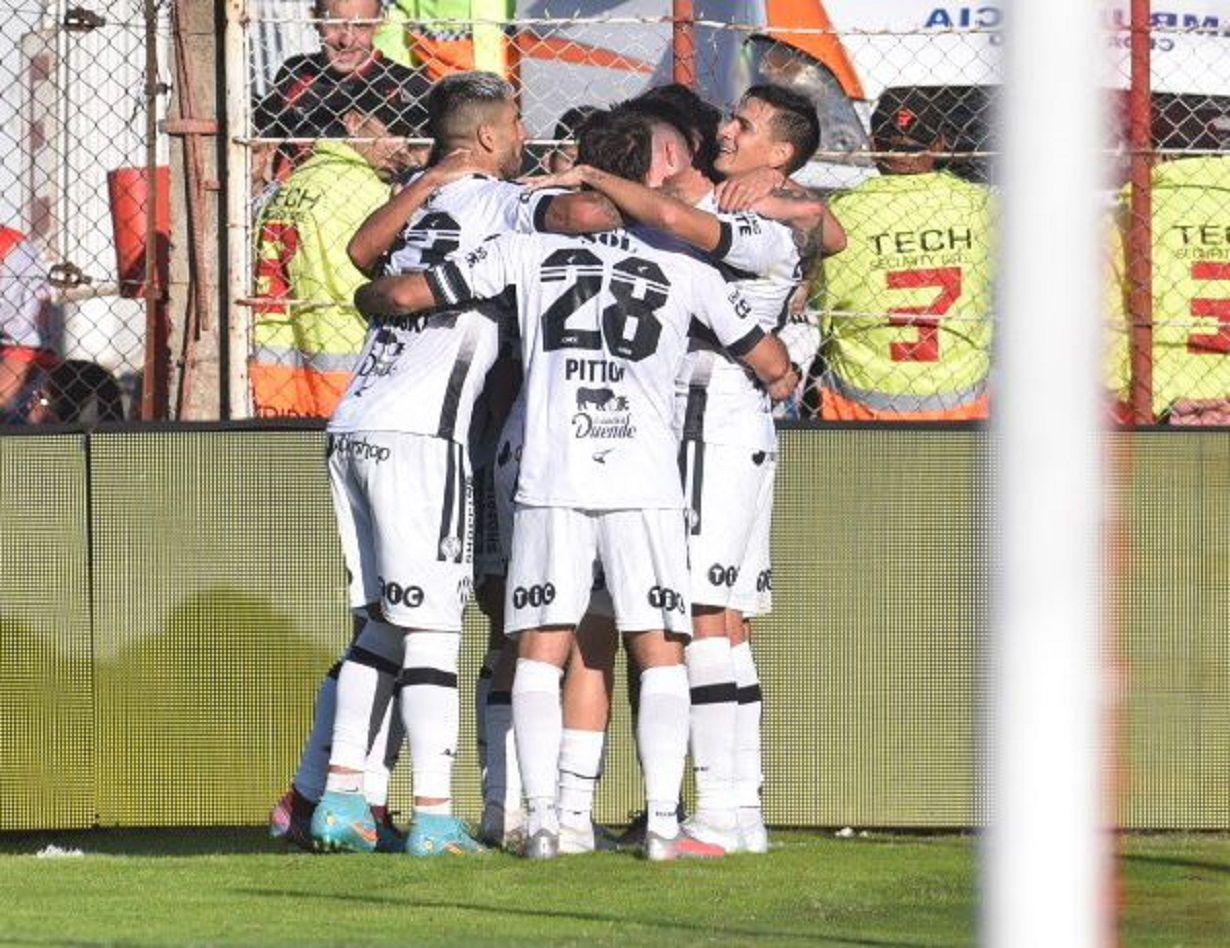 Central Coacuterdoba dejoacute escapar el triunfo ante Barracas