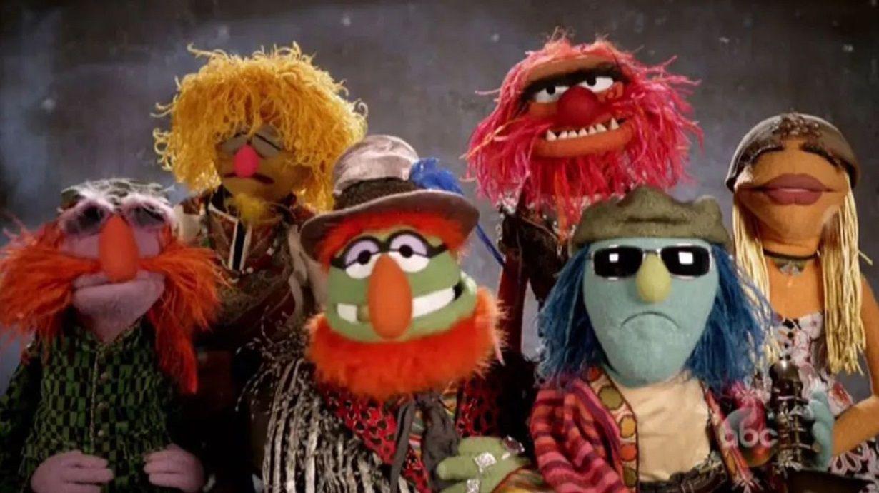 EL LIBERAL con las marionetas y los actores de ldquoMuppets Mayhem- Confusioacuten Eleacutectricardquo serie original que estrenoacute Disney 