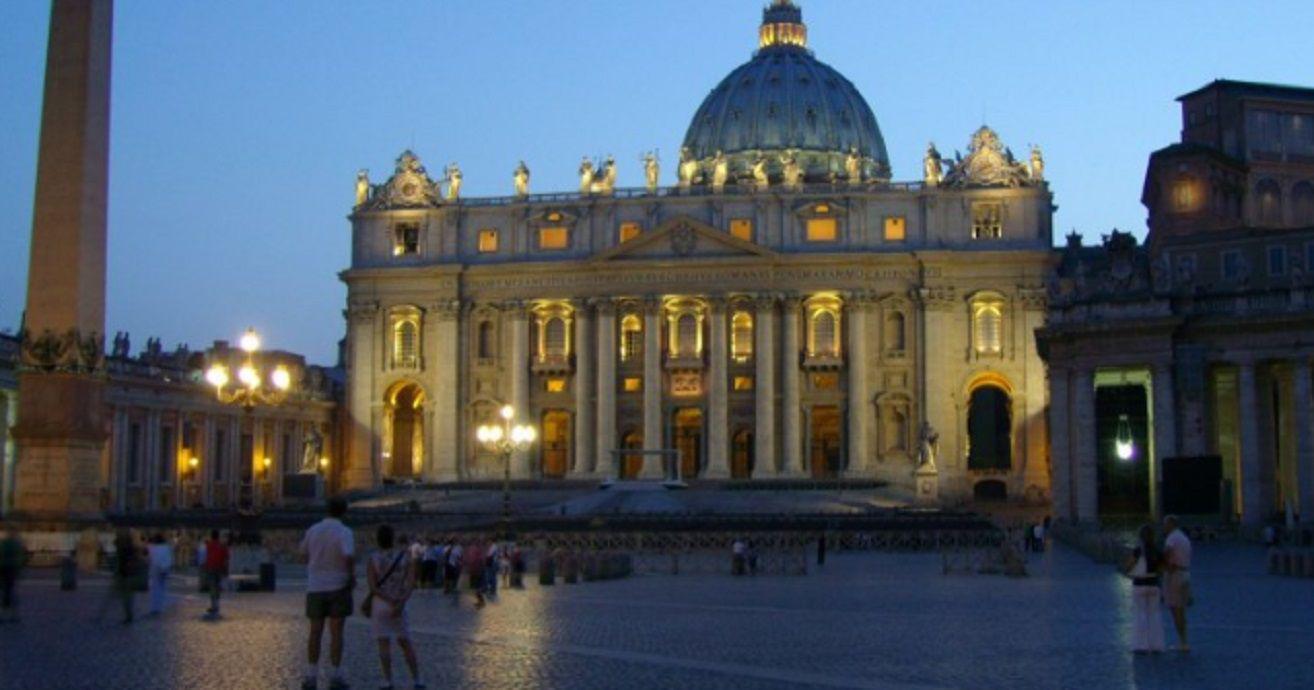 Temor por un vehiacuteculo que irrumpioacute en el Vaticano