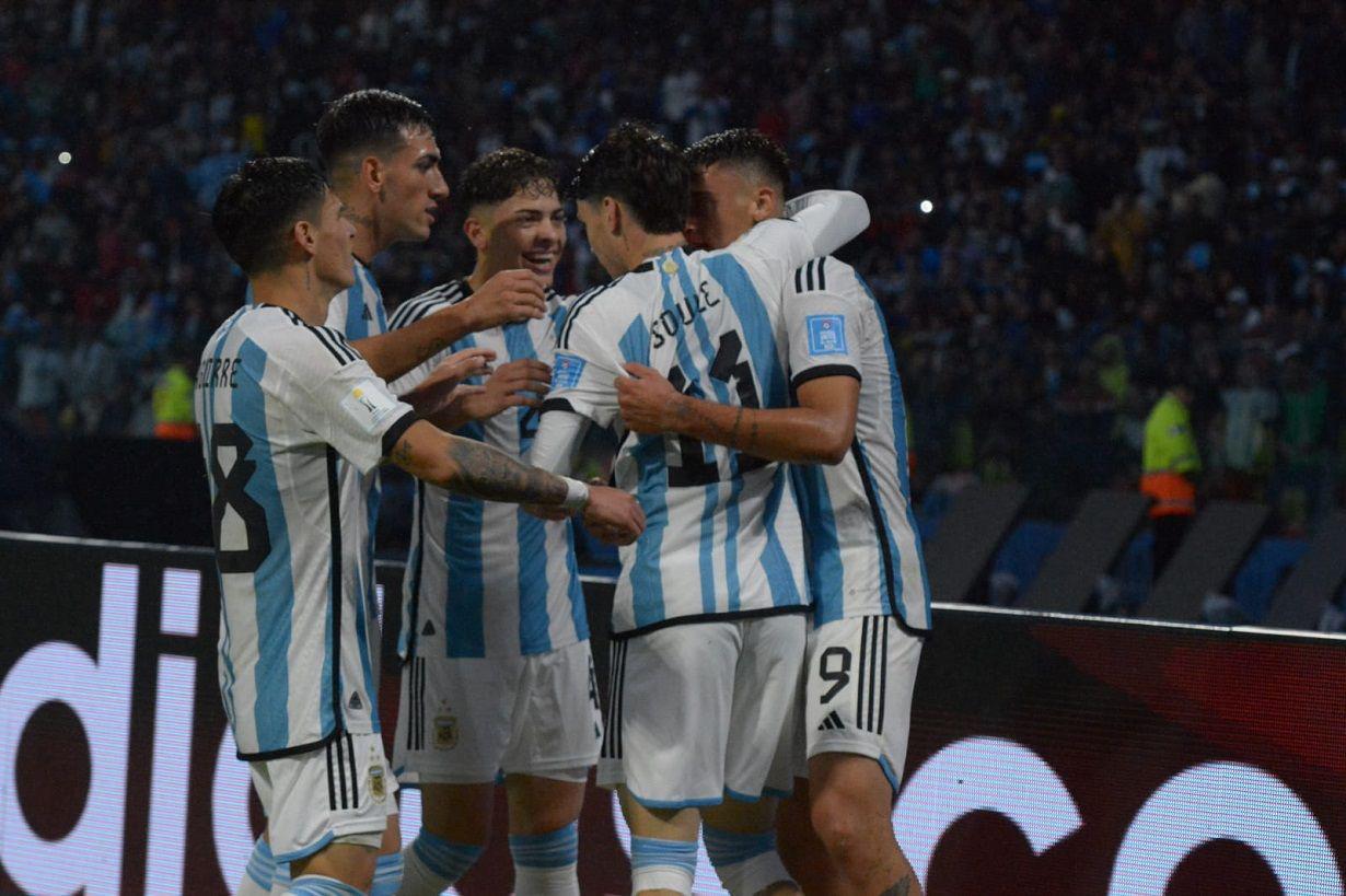 EN VIVO  Con susto Argentina vence a Uzbekistaacuten
