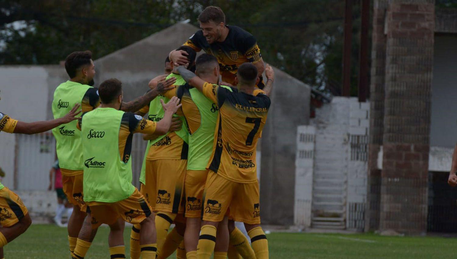 Mitre goleoacute y se metioacute en Reducido