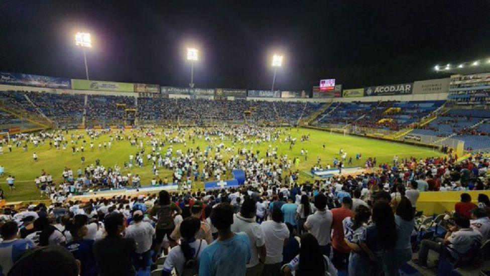 Tragedia- nueve personas murieron anoche en un estadio de El Salvador