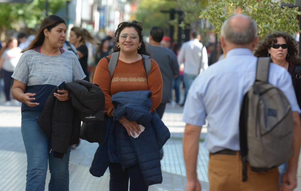 Santiago inicia la semana con mucha humedad y vuelve a subir la temperatura