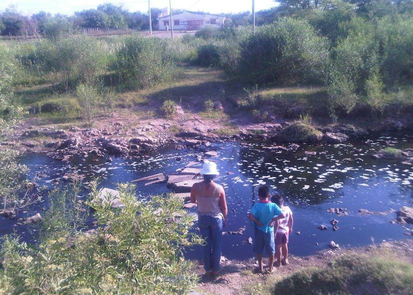 DESASTRE En su momento la escuela quedó rodeada de vinaza
