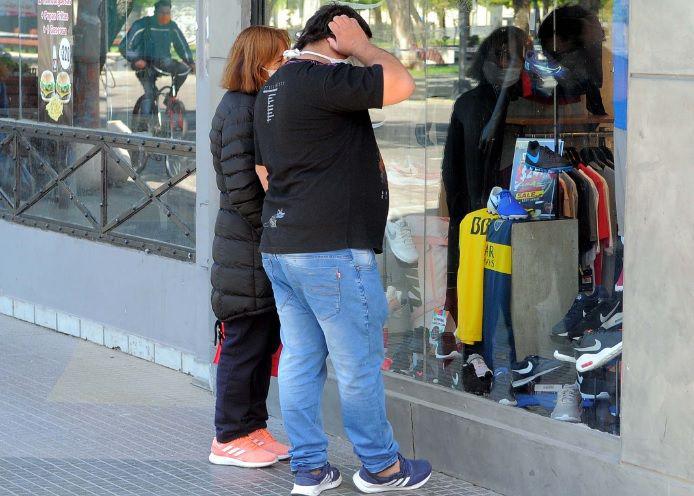 NEGOCIOS Sugirieron abrir el viernes 26 a los comercios