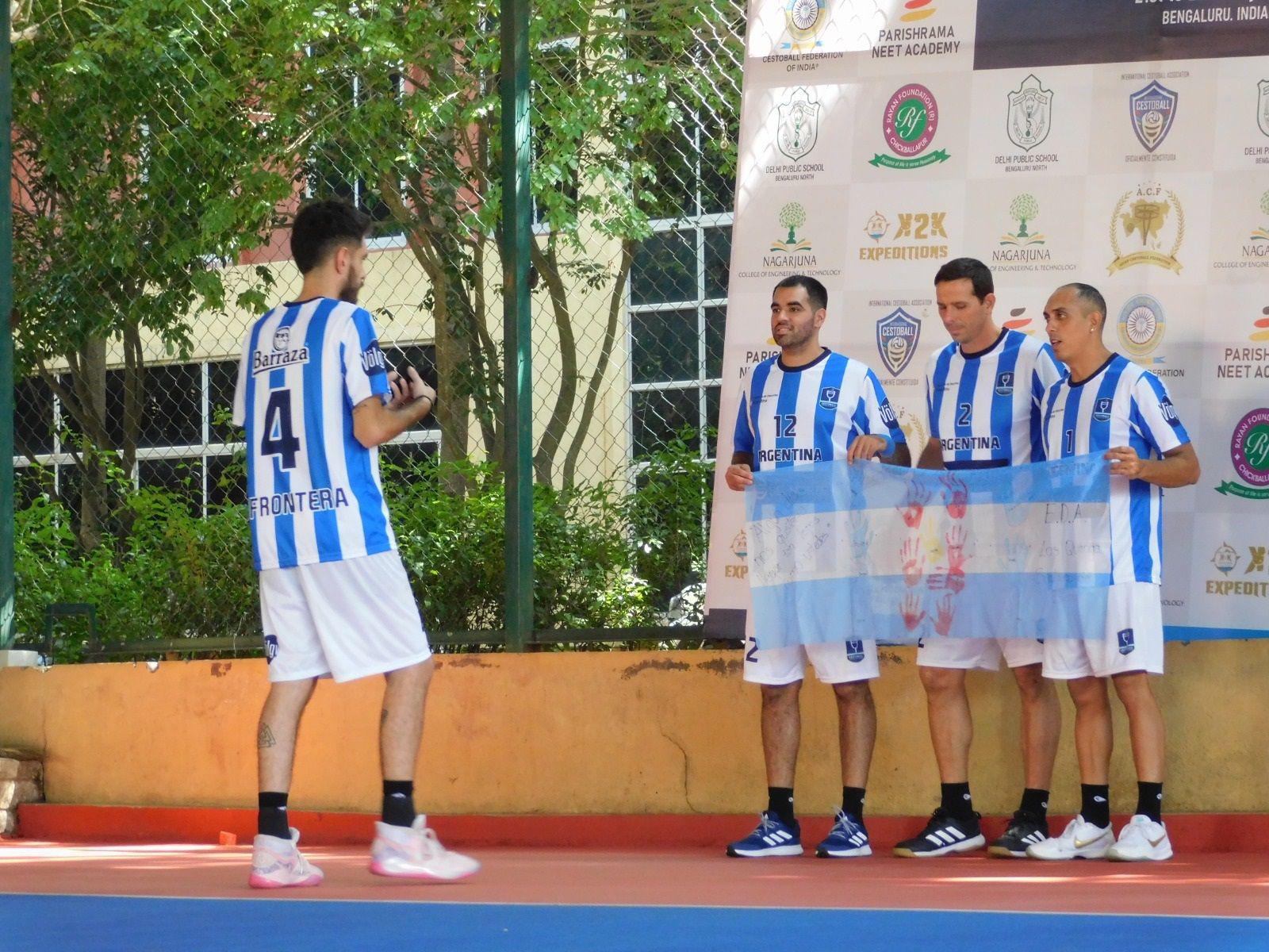 Santiaguentildeos jugaraacuten la final mundial de cestobol