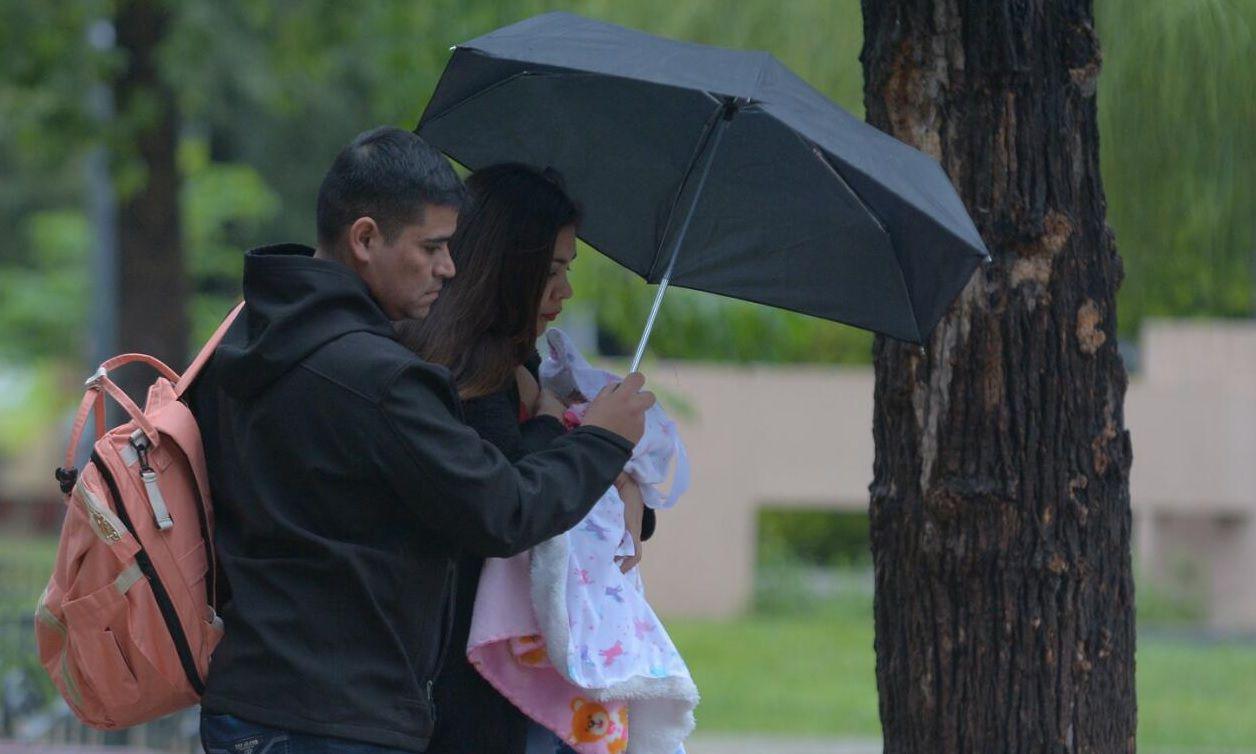 Tras una fuerte lluvia en la madrugada iquestcoacutemo continuaraacute el tiempo en Santiago este jueves