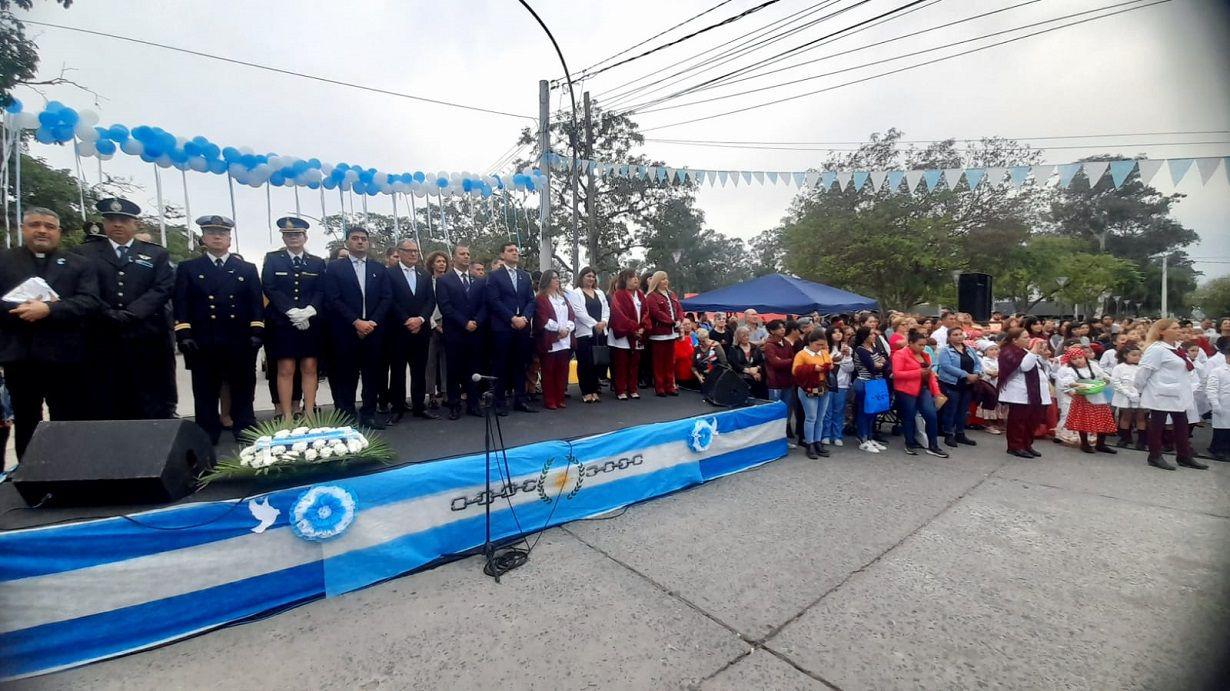 Comenzoacute el acto oficial del 25 de Mayo en Las Termas de Riacuteo Hondo