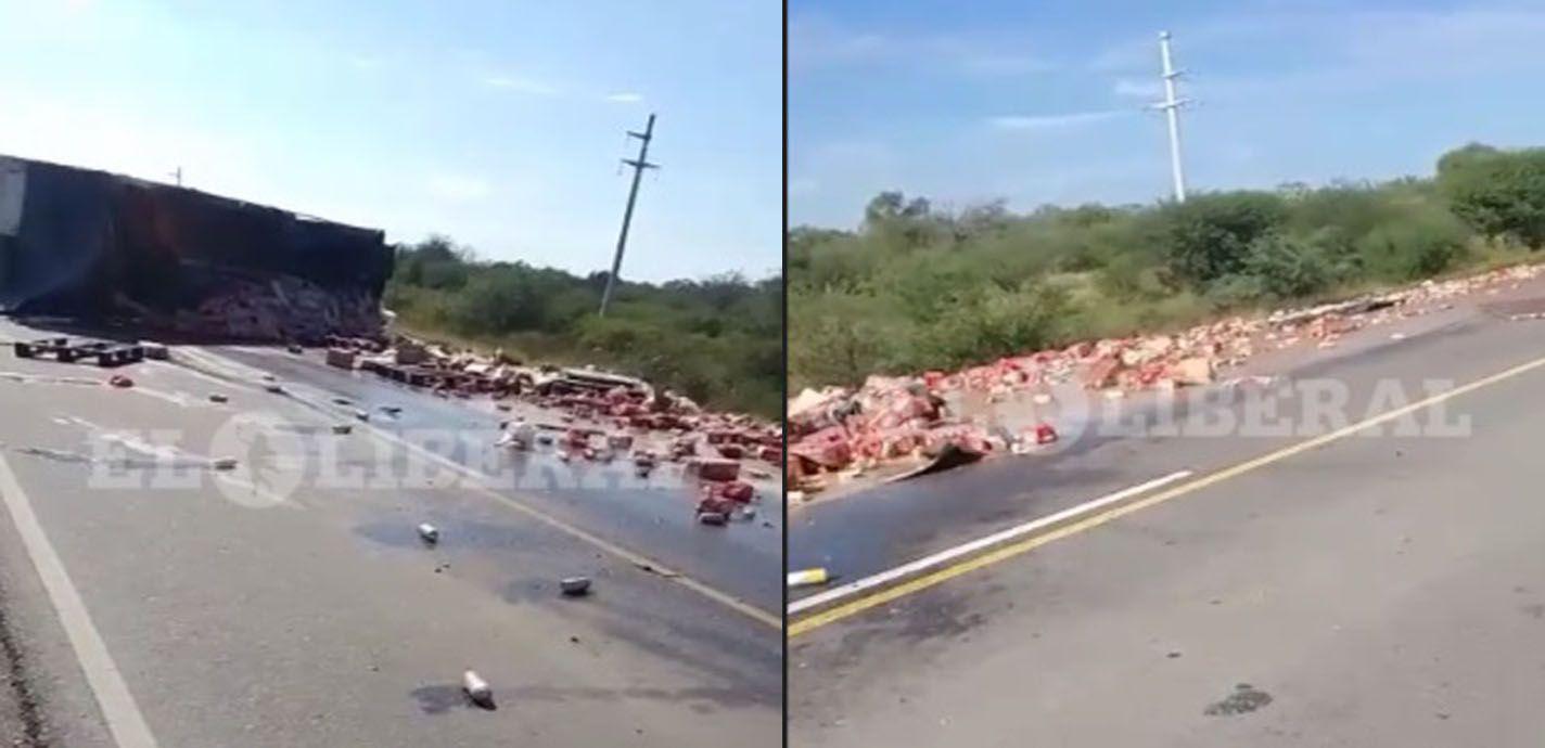 VIDEO  Tremendo vuelco de un camioacuten cargado de cerveza en Brea Pozo- las latas terminaron desparramadas