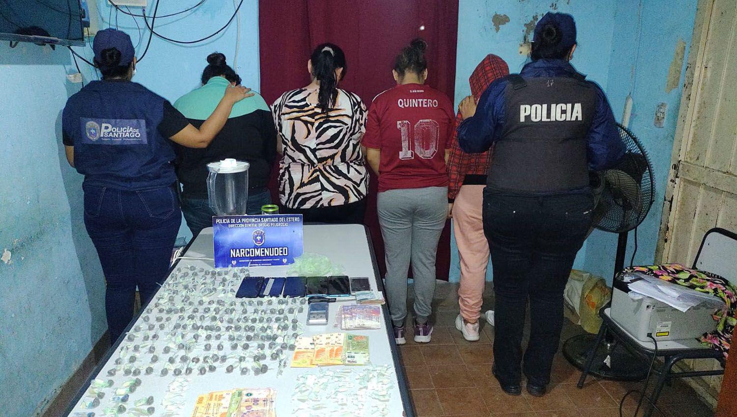 Detienen a ocho personas y secuestran dinero droga y seis vehiacuteculos