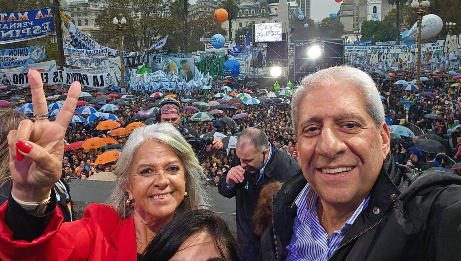 El senador Neder estuvo presente en Plaza de Mayo acompantildeando a CFK
