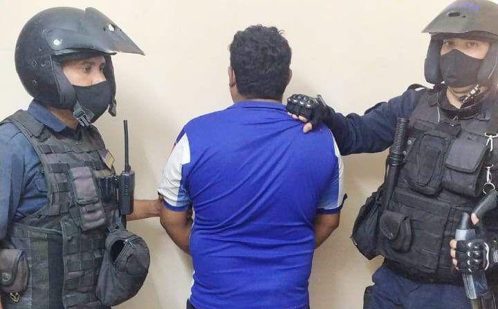 Paseaba con una tumbera cuchillos y bagullos de cocaiacutena