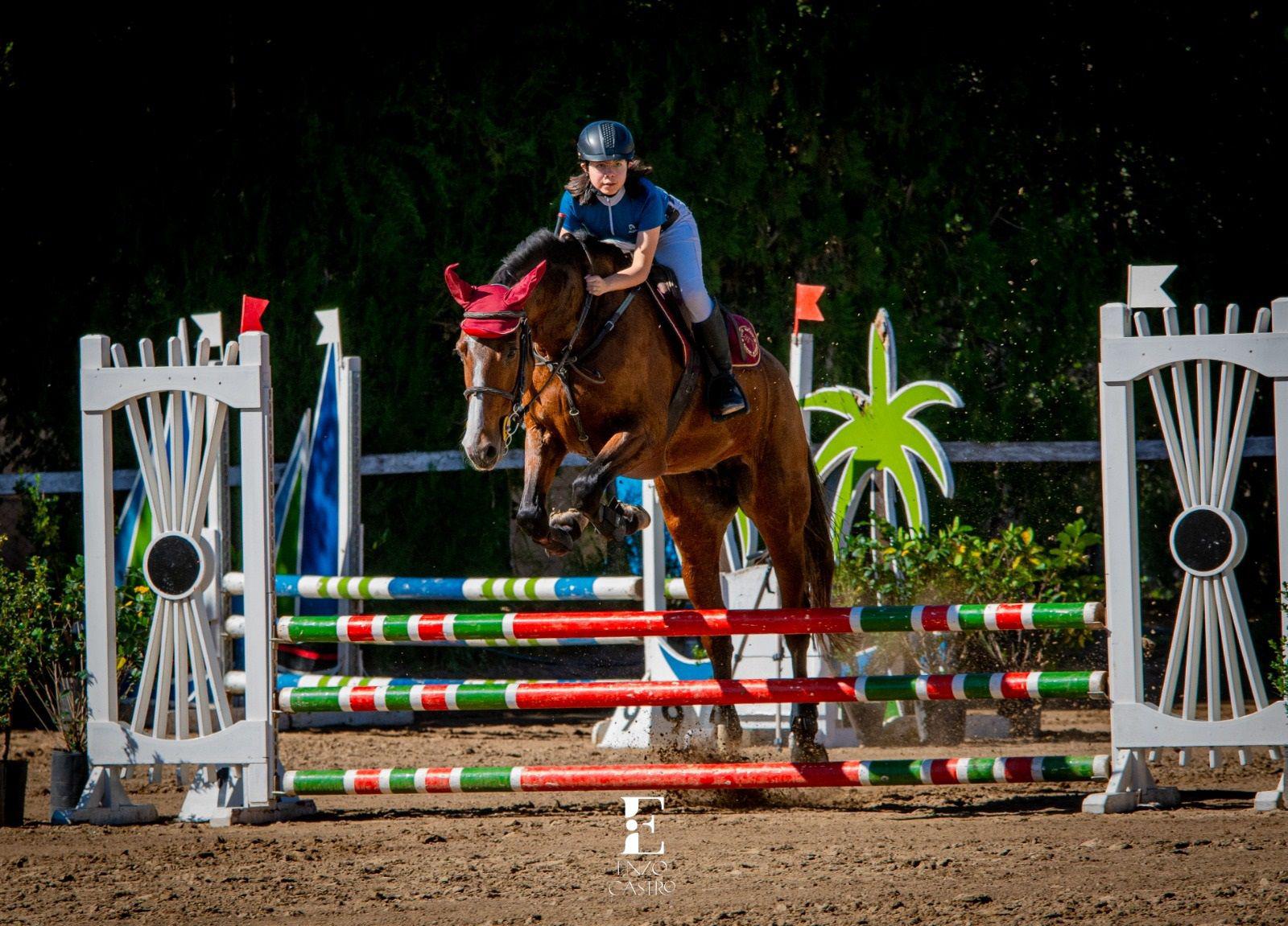 Jinetes y amazonas de fiesta en el Club Hiacutepico de Santiago