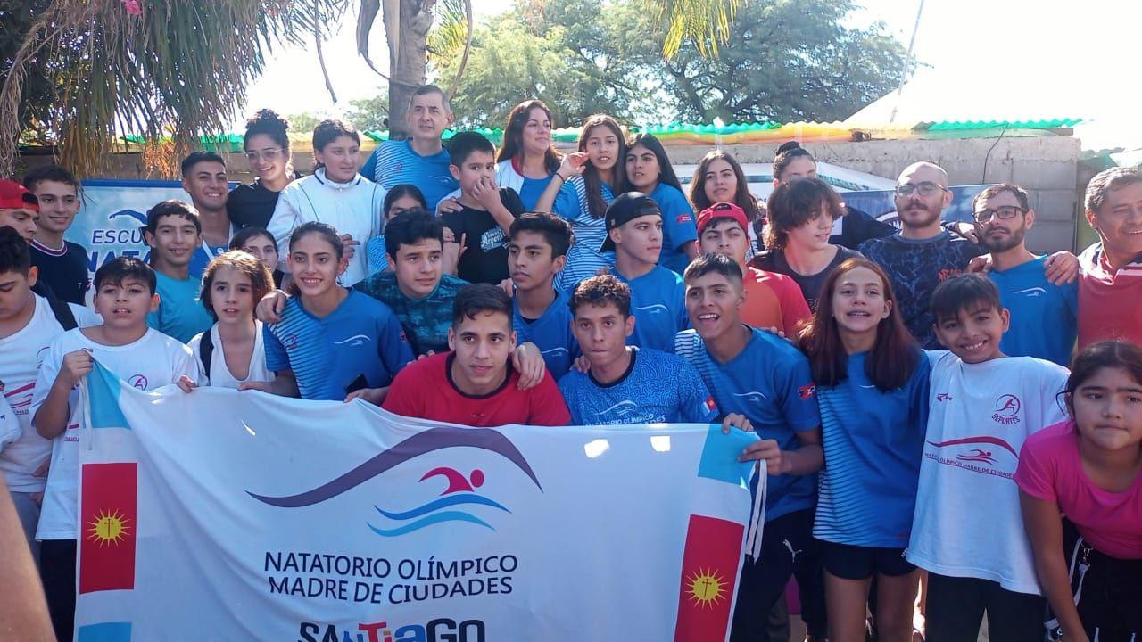 Destacada participacioacuten de equipos de natacioacuten en el Campeonato Regional