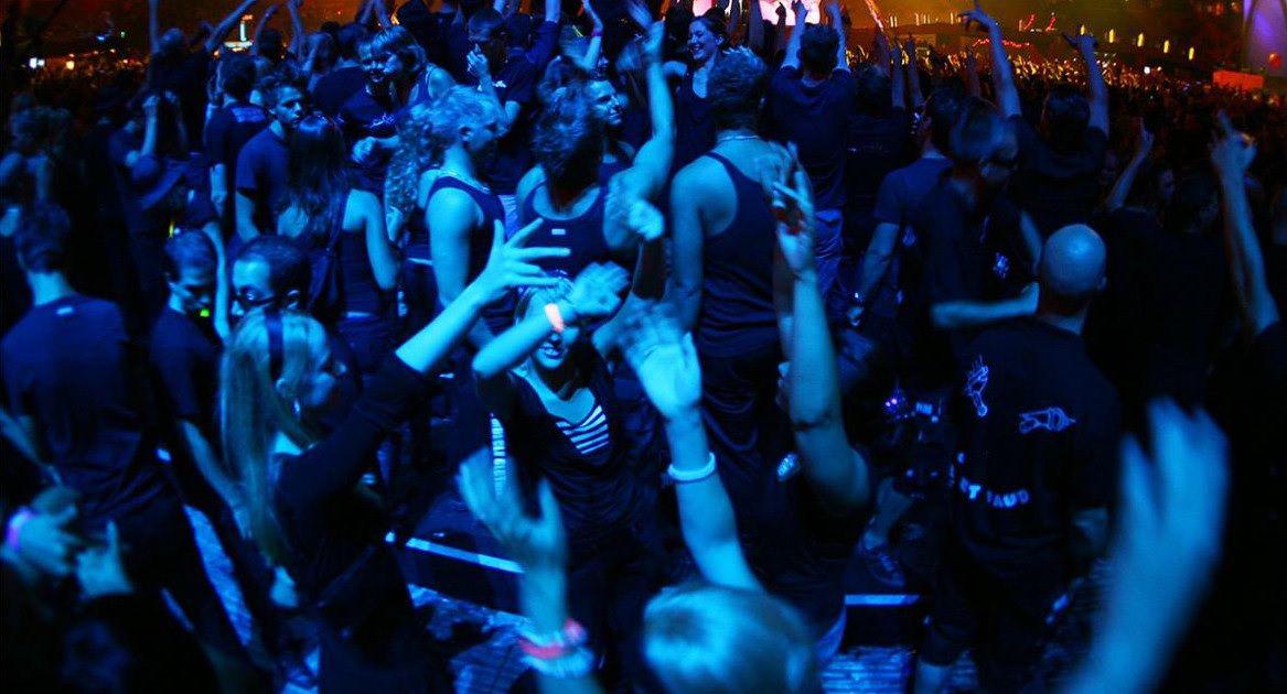 Un joven de 19 antildeos murioacute tras descompensarse en una fiesta electroacutenica