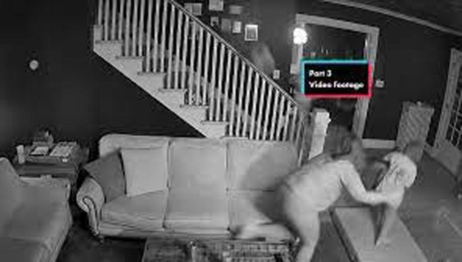 VIacuteDEO- Cuidaba a sus sobrinos y filmoacute la aparicioacuten de un fantasma en la casa