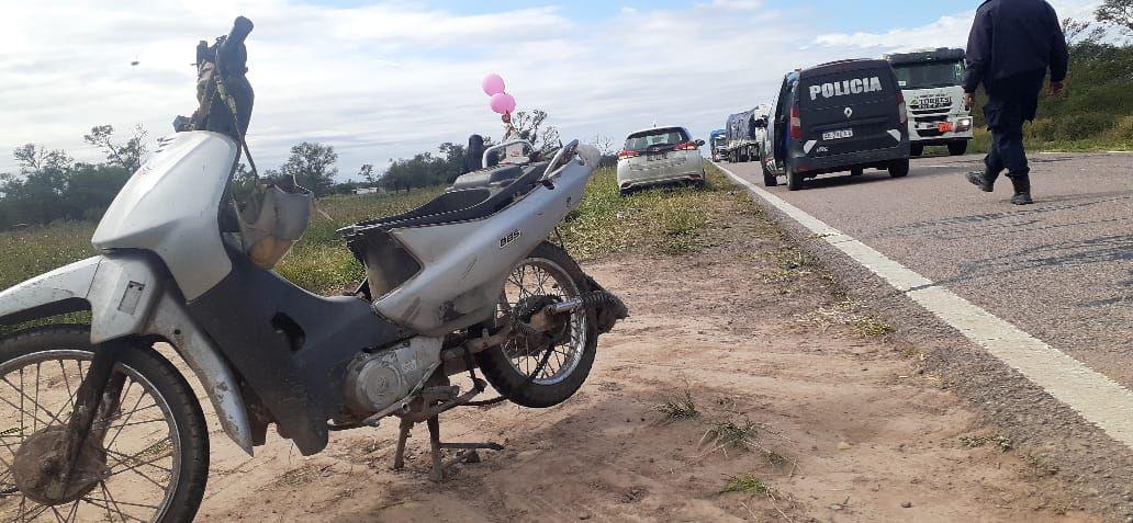 Conmocioacuten en Quimiliacute por la muerte de una joven al chocar en moto contra un auto
