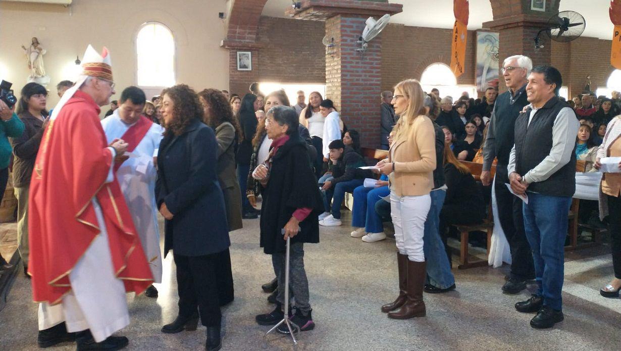 JORNADA Hubo confirmaciones e institución de ministros extraordinarios de la Eucaristía

