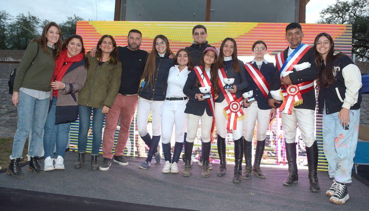 Santiaguentildeos cerraron el torneo 50deg Aniversario del Club Hiacutepico con podios