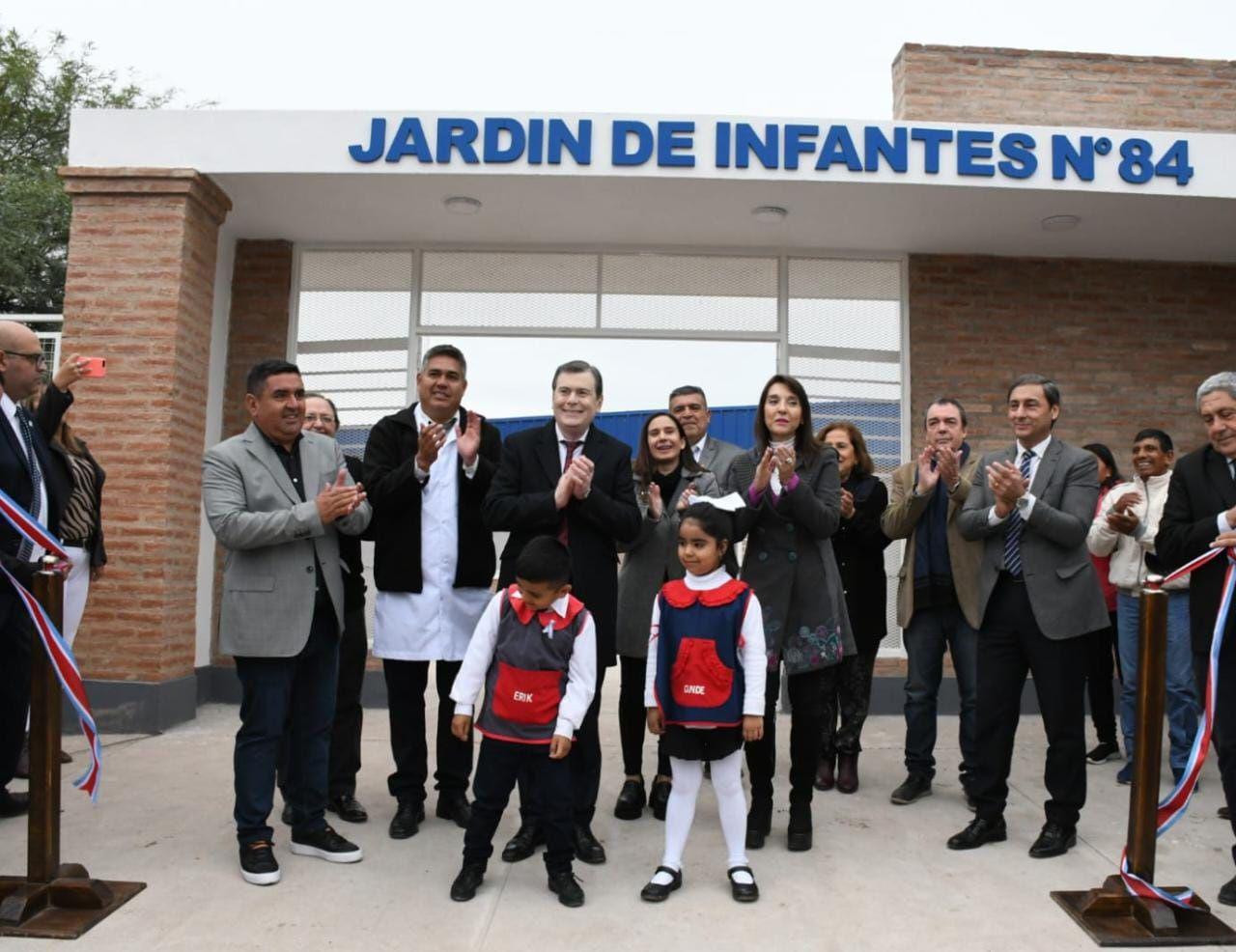 Zamora inauguroacute dos edificios educativos una posta sanitaria y viviendas sociales en Colonia San Juan