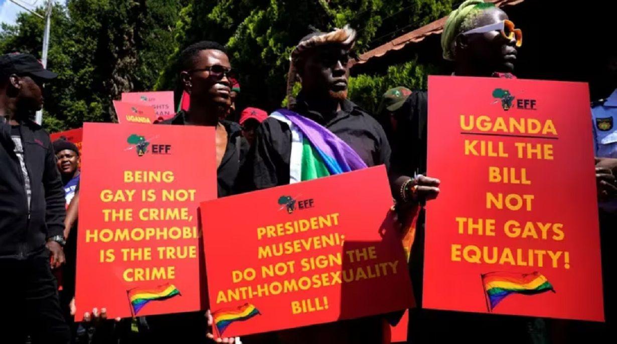 Uganda Aprobaron una duriacutesima ley contra la comunidad LGBTIQ- seraacuten castigados incluso con la muerte